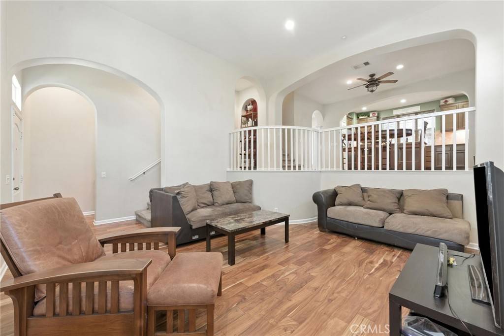 Corona, CA 92883,4448 Owens ST #106