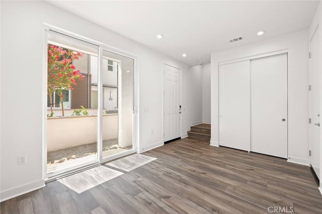 Santa Ana, CA 92705,609 S Lyon St