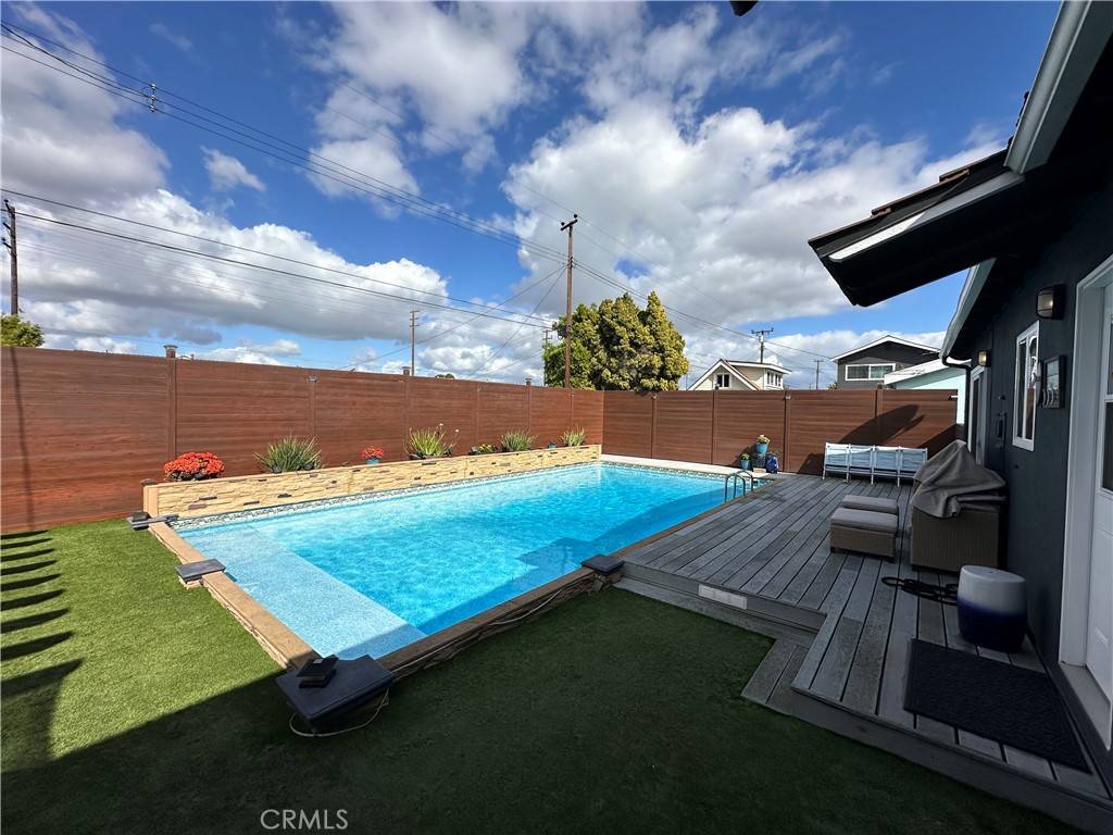 Huntington Beach, CA 92649,5311 Henricksen DR