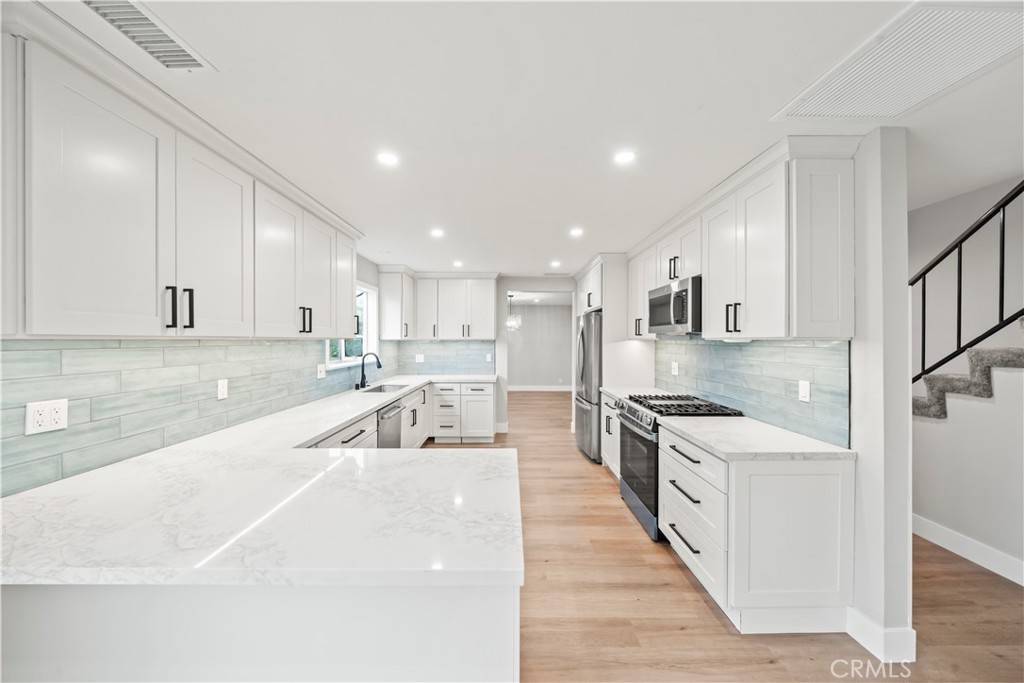 Huntington Beach, CA 92649,5262 Kenilworth DR