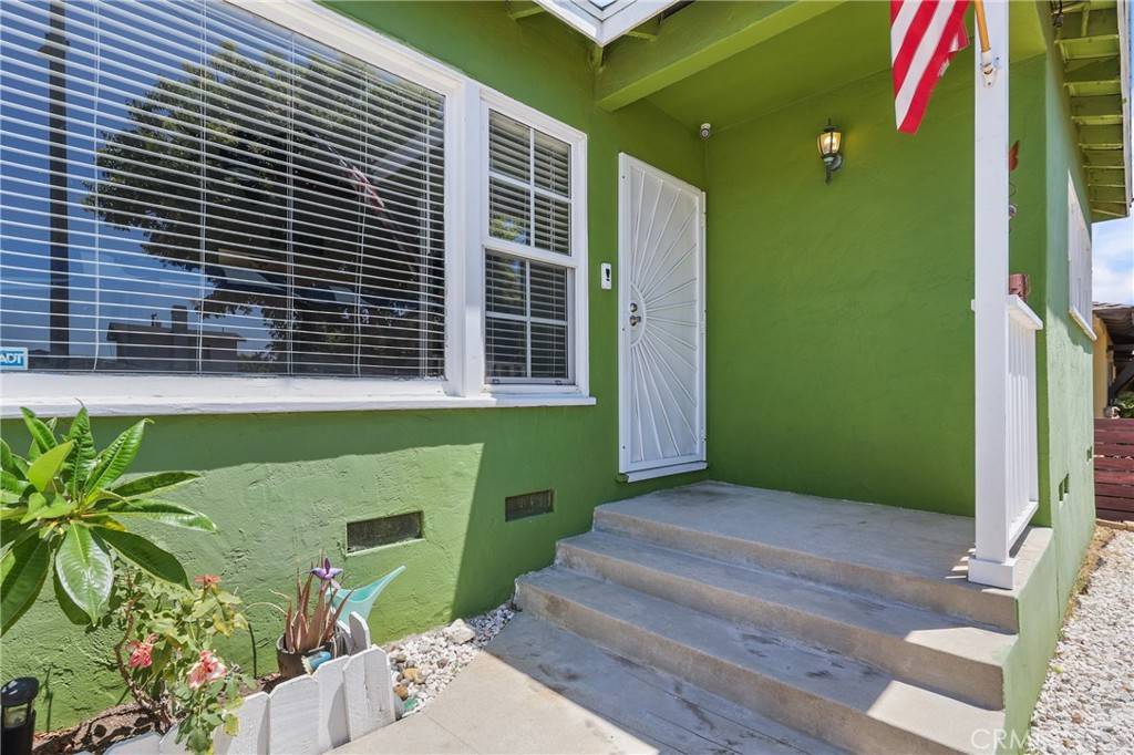 Signal Hill, CA 90755,1992 Raymond AVE