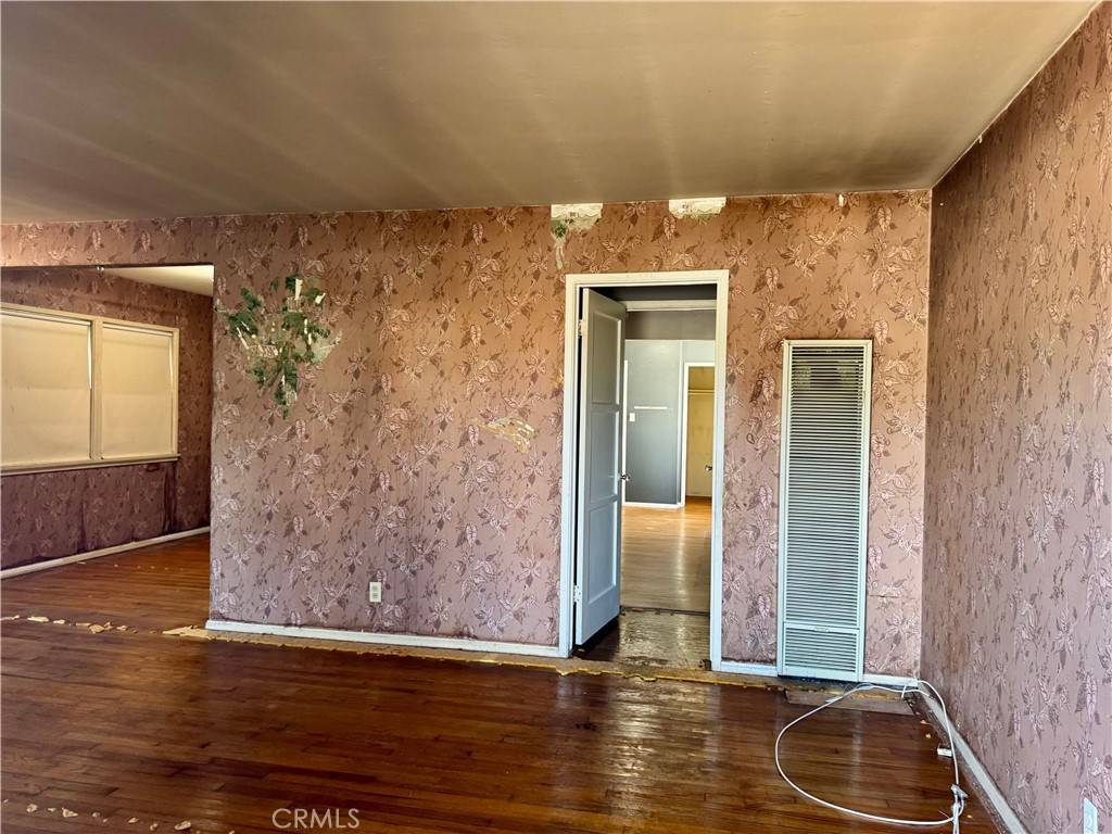 South Gate, CA 90280,11357 Idaho AVE