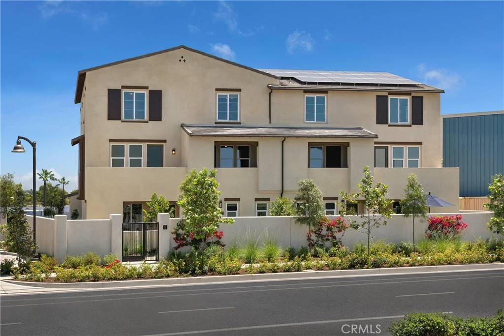 Compton, CA 90220,1952 W Sycamore DR