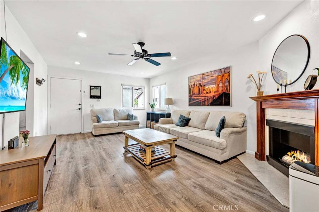 Orange, CA 92865,215 E Taft AVE #4