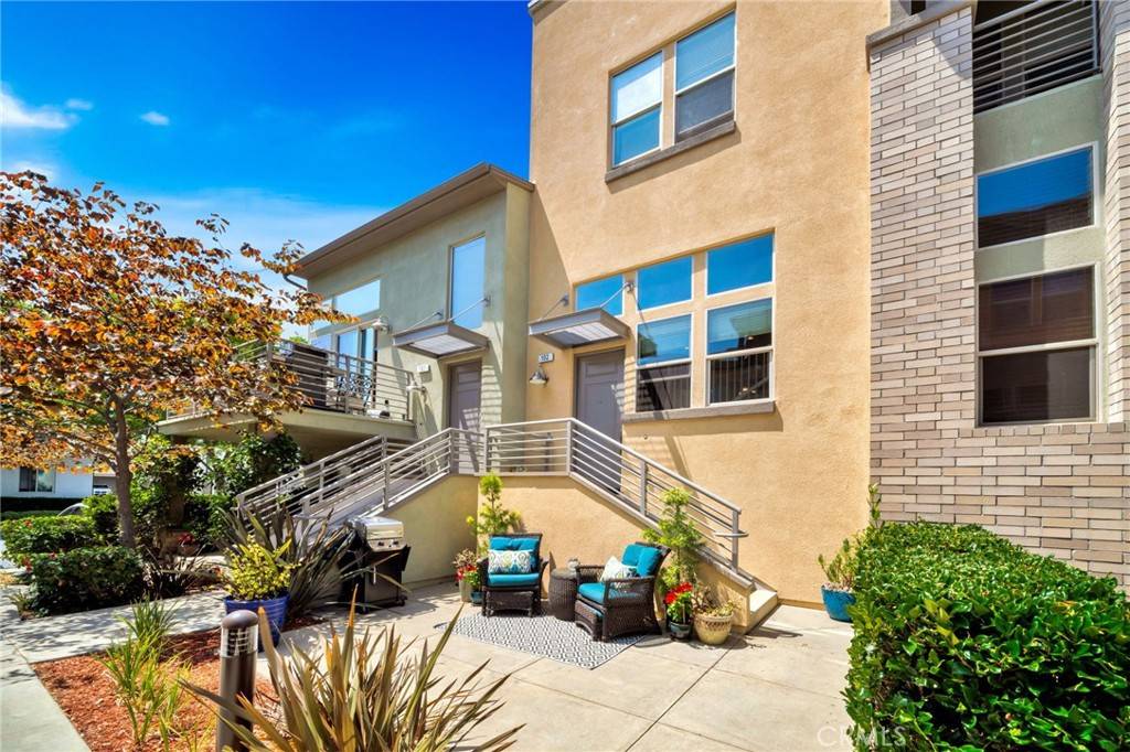 Hawthorne, CA 90250,5325 Pacific Terrace #102