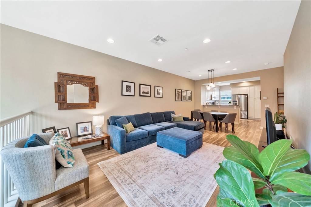 Hawthorne, CA 90250,5325 Pacific Terrace #102