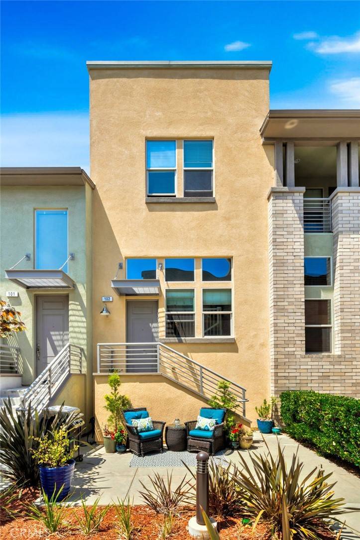 Hawthorne, CA 90250,5325 Pacific Terrace #102
