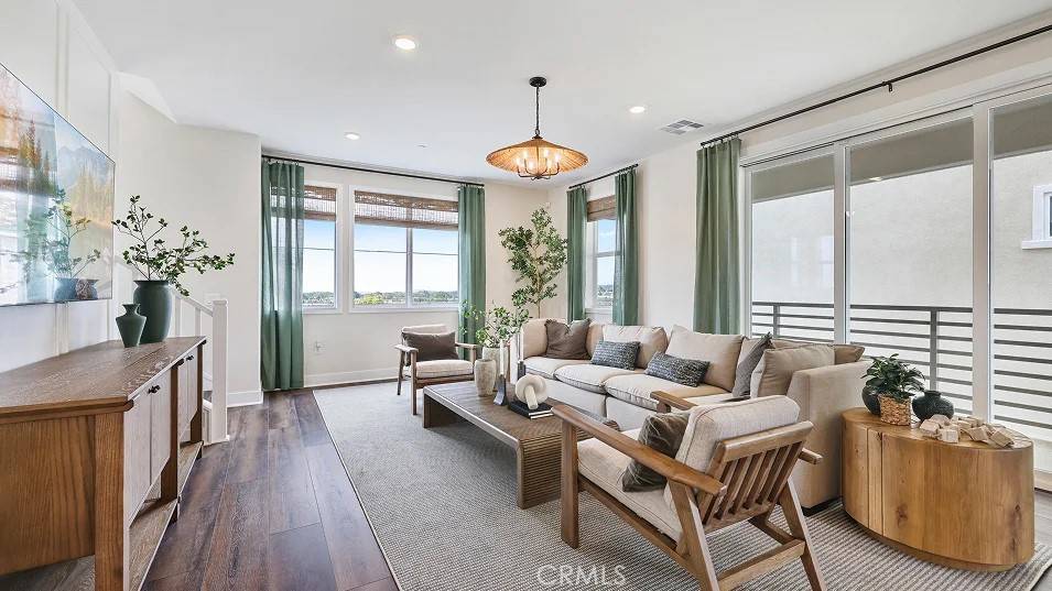 Valencia, CA 91381,27463 Sand Almond WAY