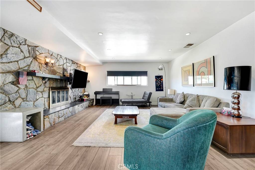 Los Angeles, CA 90045,6521 W 85th ST