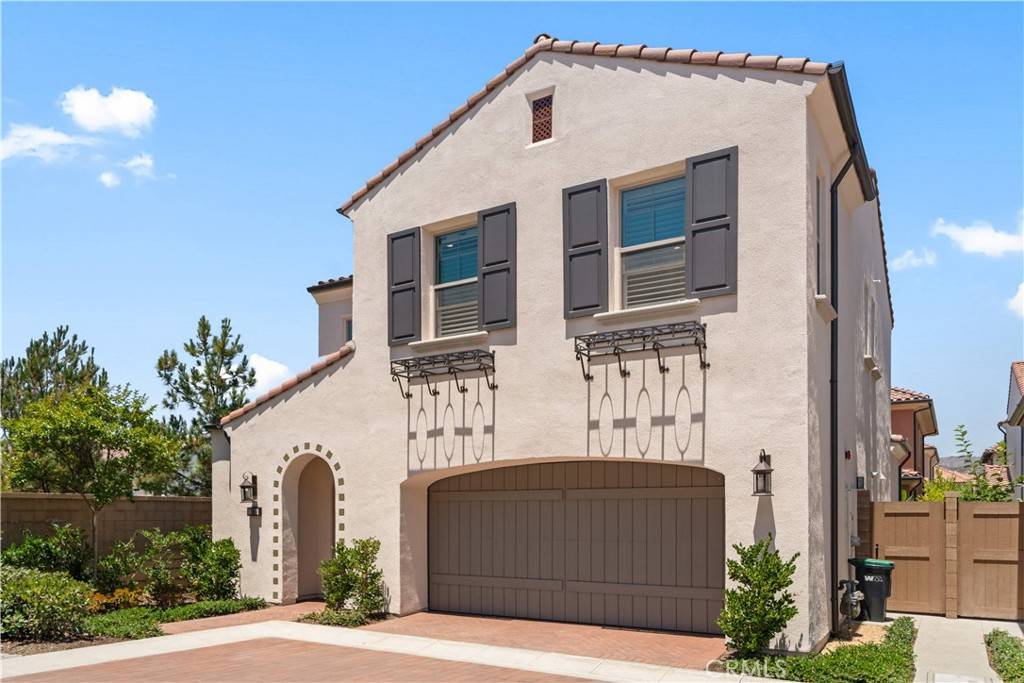 Irvine, CA 92618,186 Plum Lily