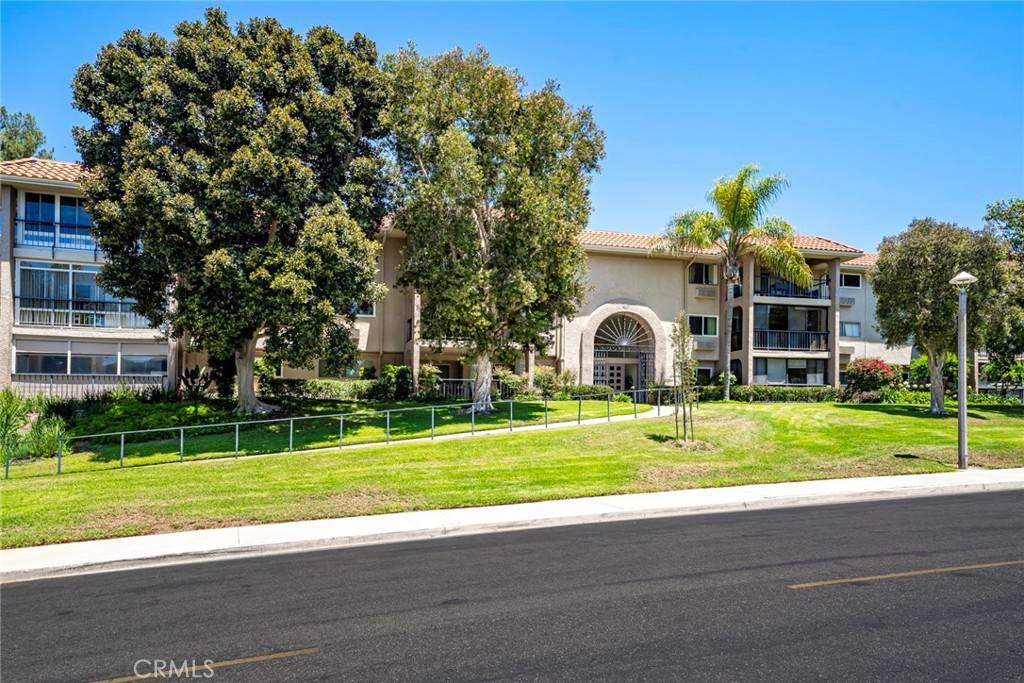 Laguna Woods, CA 92637,5372 Punta Alta #1C