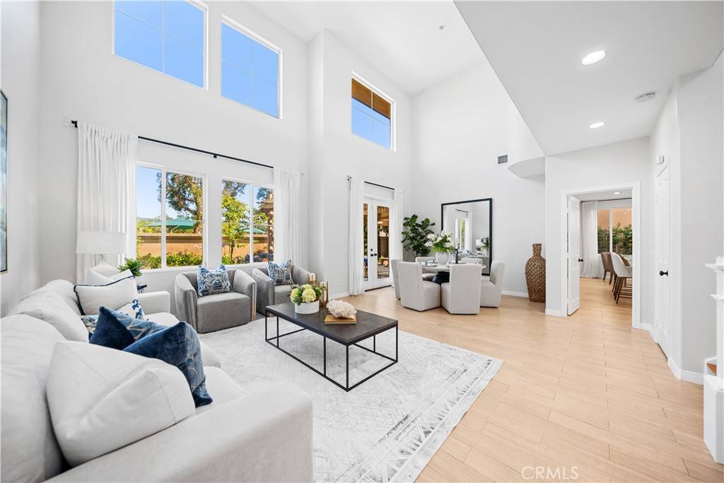 Irvine, CA 92606,12 Vienne