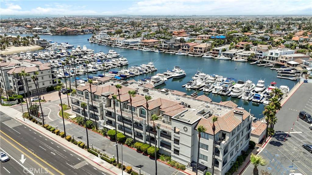 Huntington Beach, CA 92649,4167 Warner AVE #102