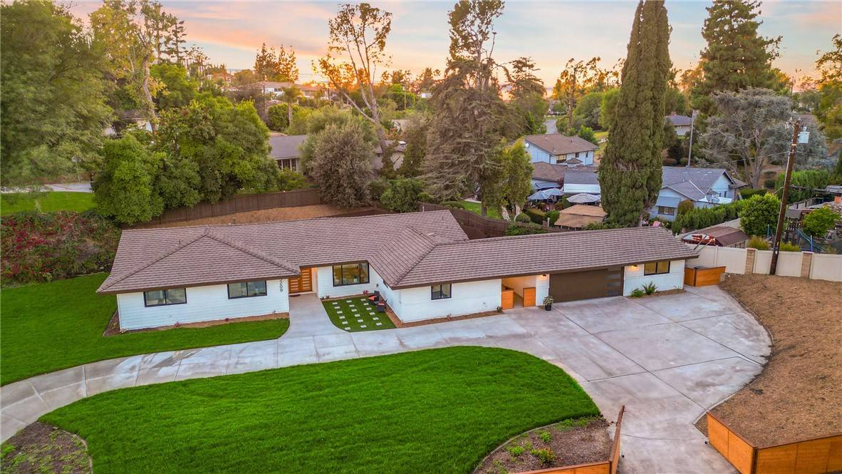 Fullerton, CA 92835,3209 Lake Knoll DR N