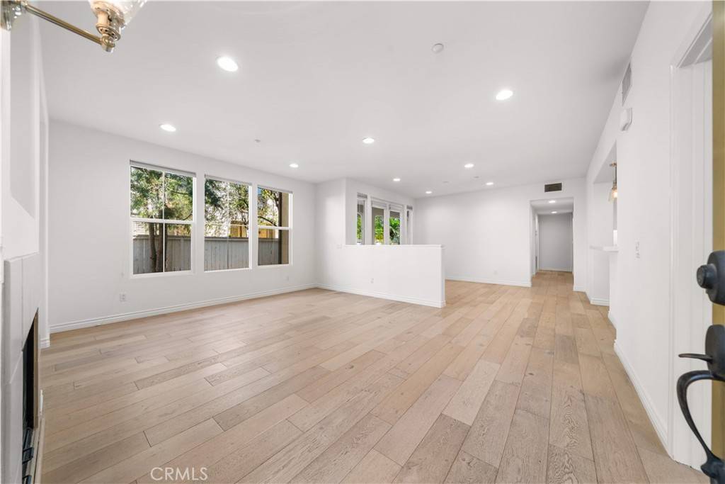 Irvine, CA 92602,268 Lockford