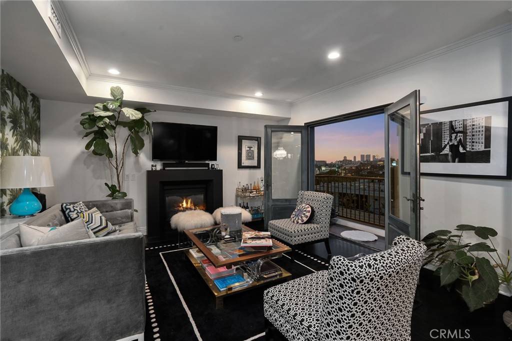 West Hollywood, CA 90069,718 N Croft AVE #PH1