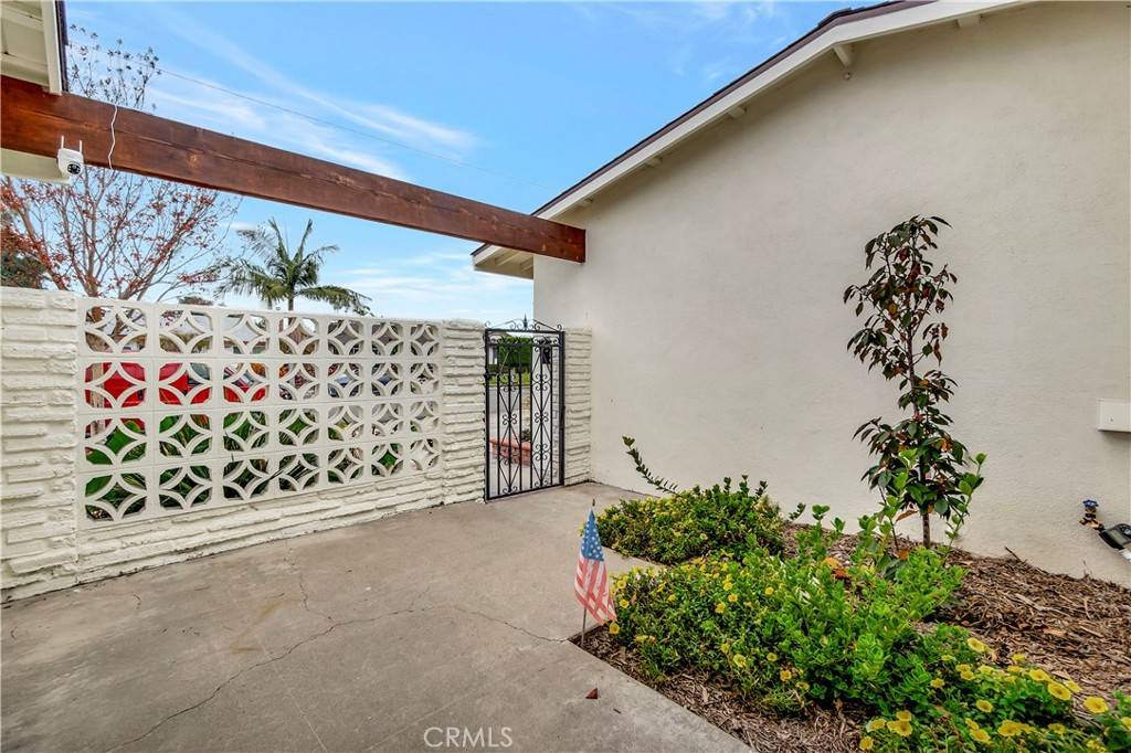 Huntington Beach, CA 92647,6532 Rome CIR