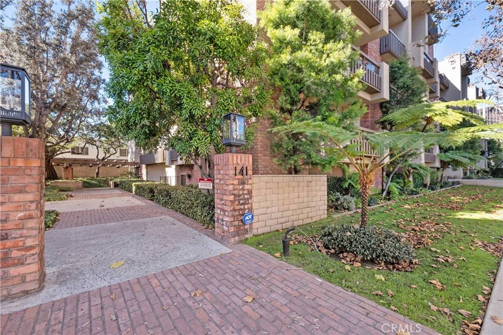 Beverly Hills, CA 90212,141 S Linden DR #203