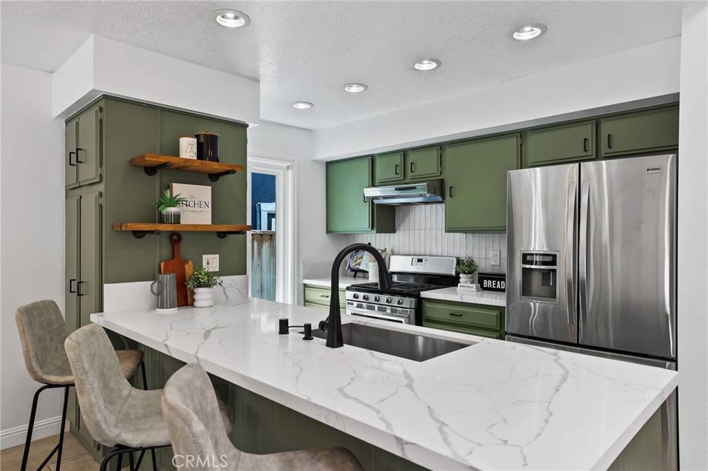 Huntington Beach, CA 92648,715 Oceanhill DR
