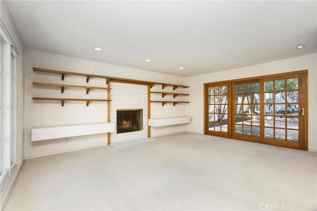 Seal Beach, CA 90740,915 Driftwood AVE