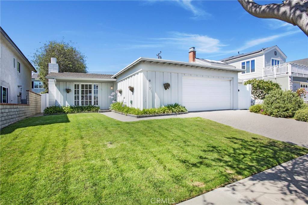 Seal Beach, CA 90740,915 Driftwood AVE