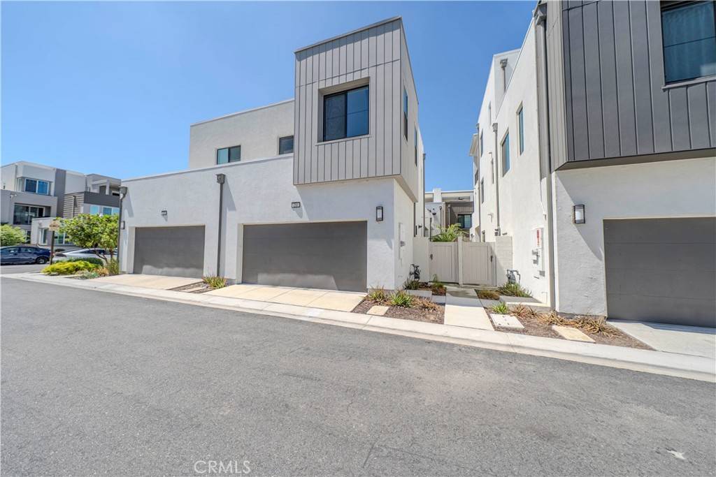 Irvine, CA 92618,251 Novel