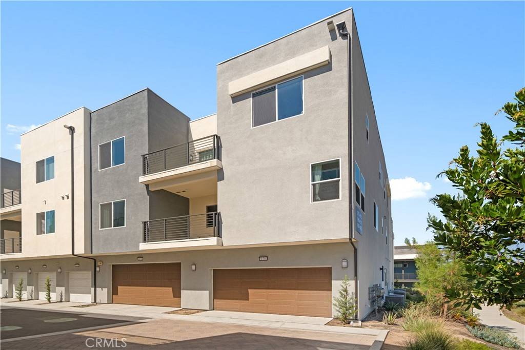 Irvine, CA 92618,175 Baluster