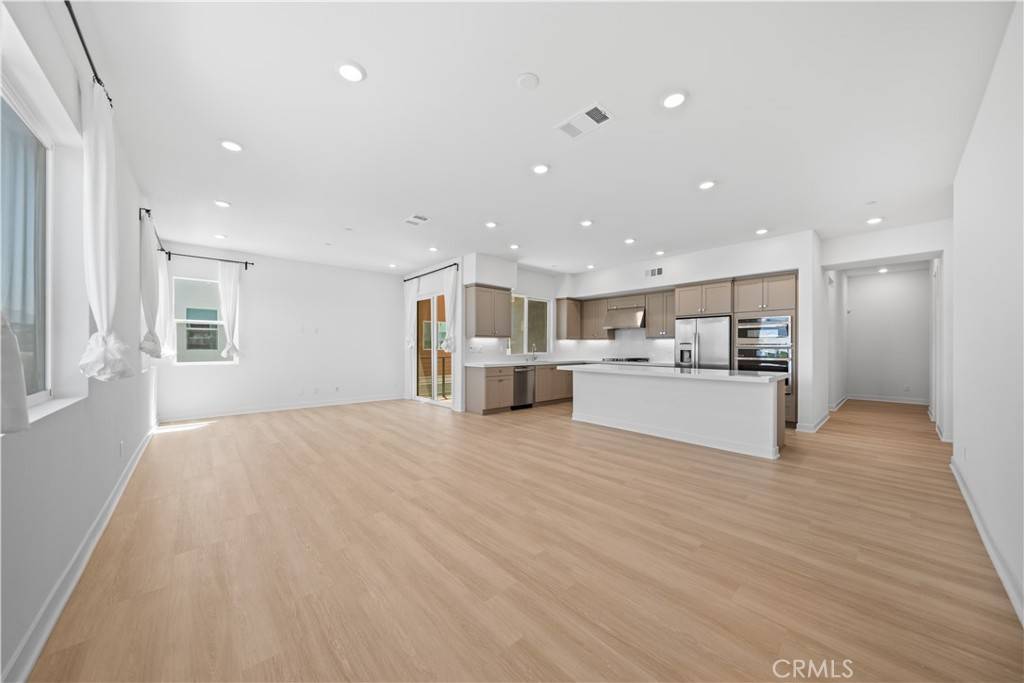 Irvine, CA 92618,175 Baluster