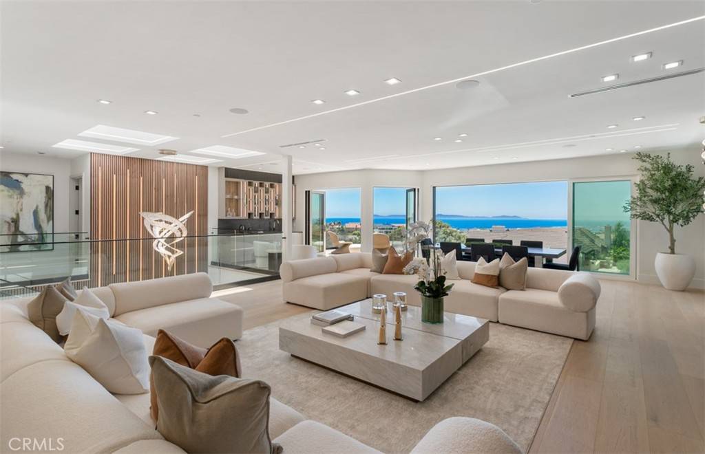 Newport Beach, CA 92660,4 Narbonne