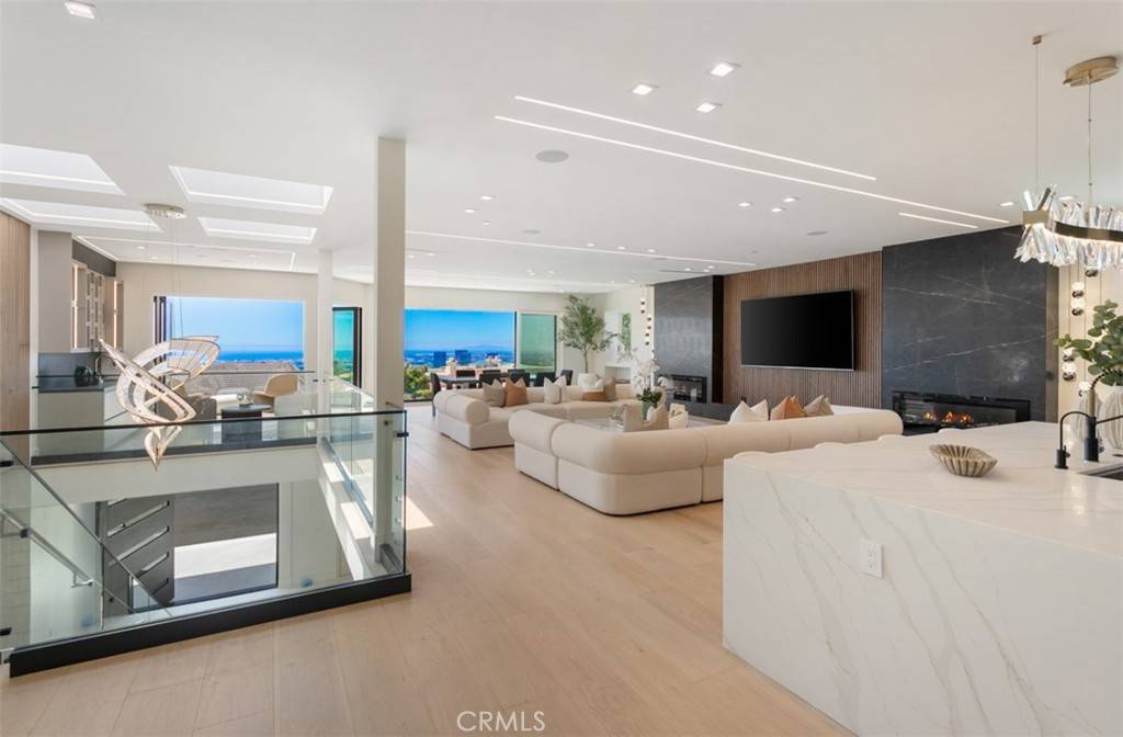 Newport Beach, CA 92660,4 Narbonne