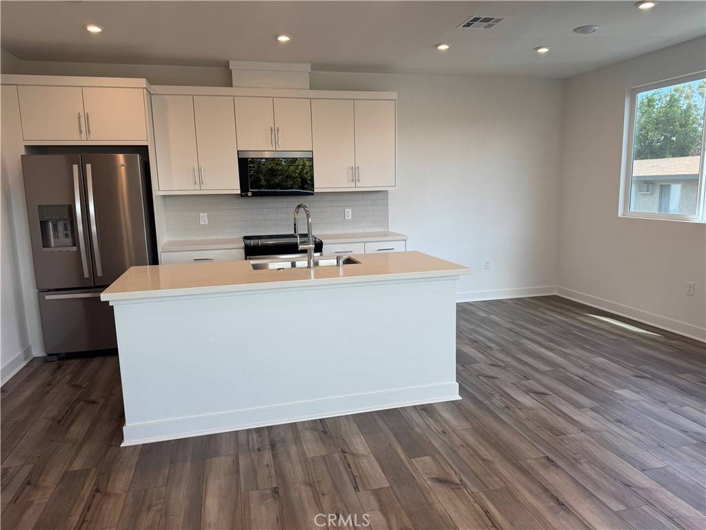 Santa Ana, CA 92705,707 S Lyon ST S