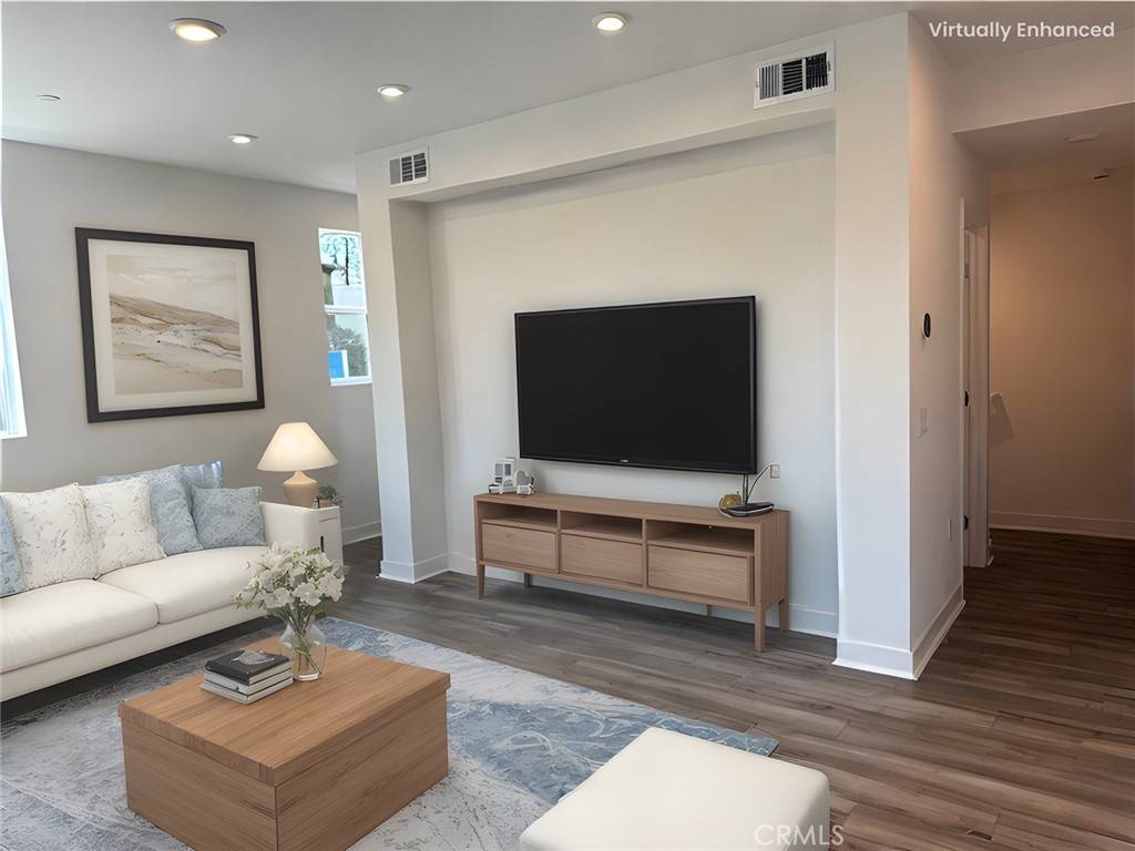 Santa Ana, CA 92705,707 S Lyon ST S