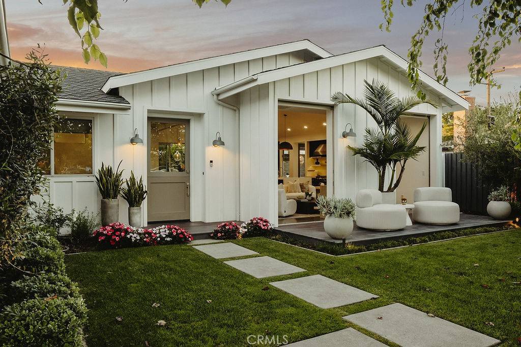 Costa Mesa, CA 92627,223 Robinhood PL