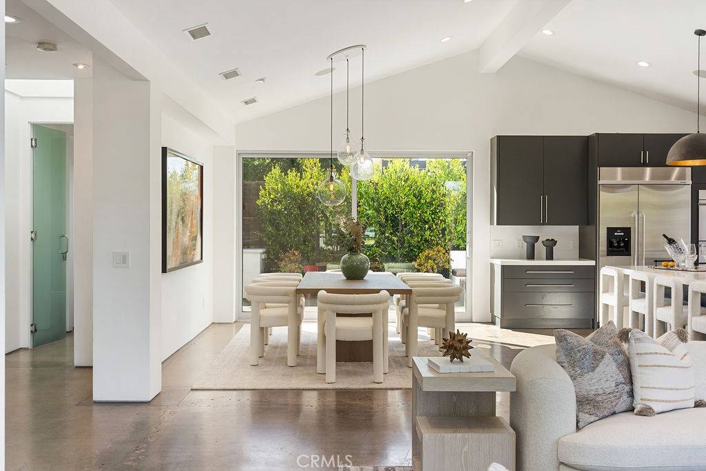 Costa Mesa, CA 92627,223 Robinhood PL