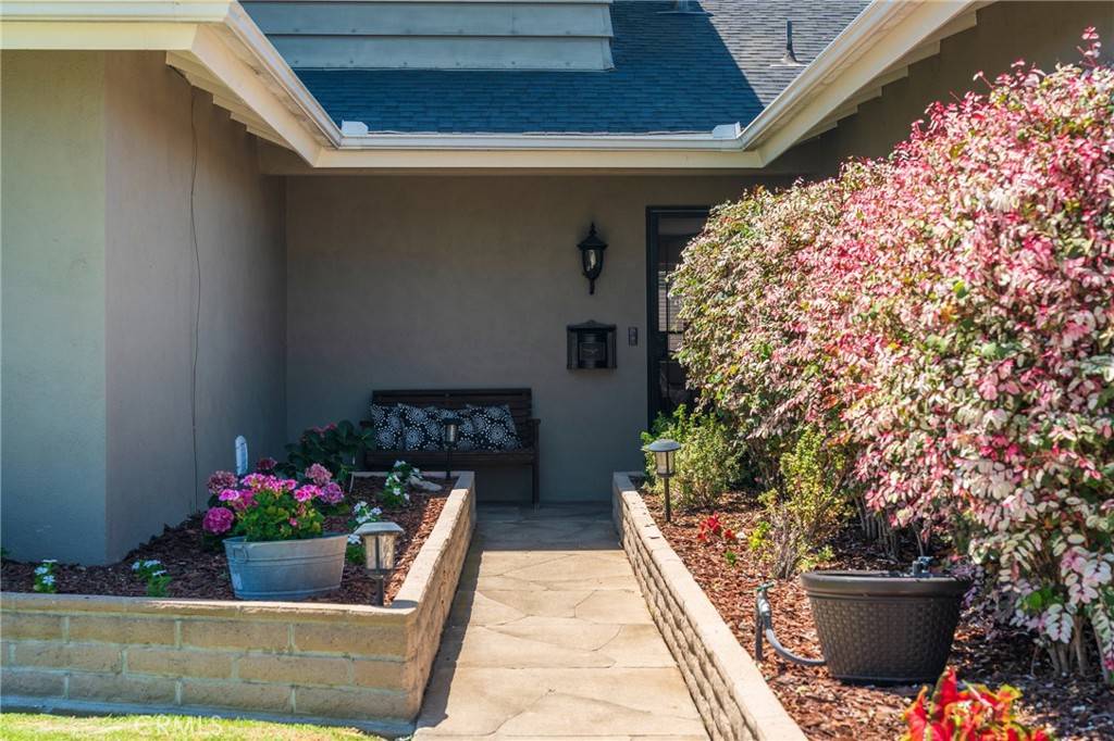 Huntington Beach, CA 92647,17131 Pinehurst LN