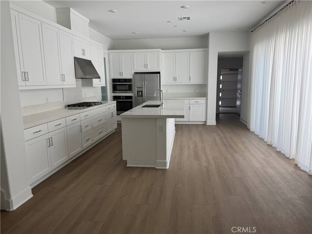 Irvine, CA 92618,228 KNOT