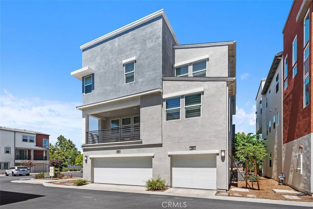 Irvine, CA 92618,104 Fable