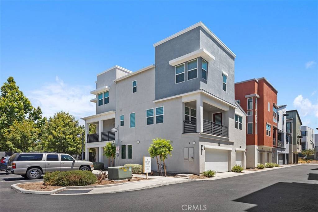 Irvine, CA 92618,104 Fable