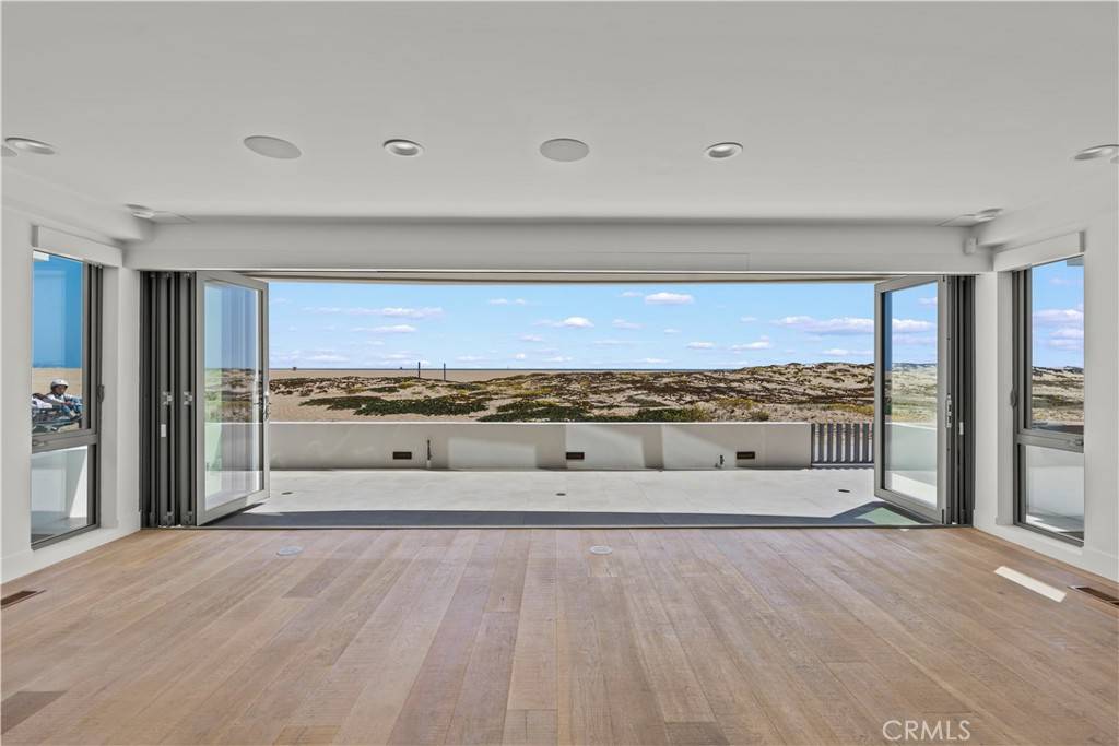 Newport Beach, CA 92661,816 W Oceanfront