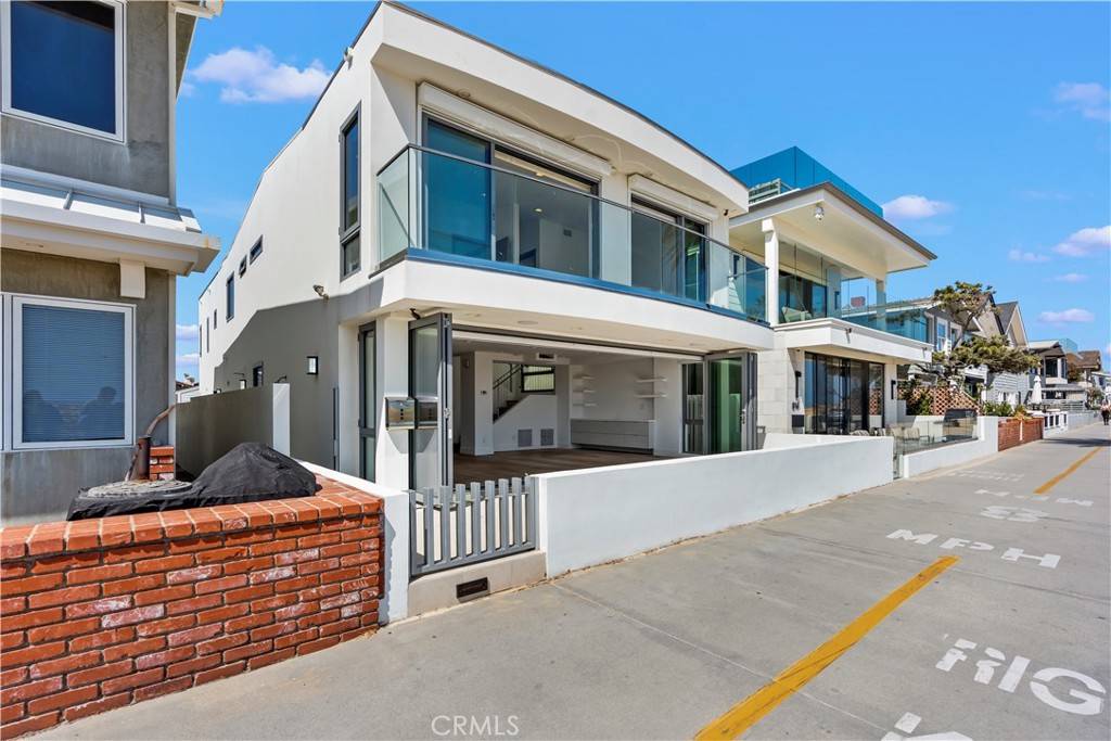 Newport Beach, CA 92661,816 W Oceanfront