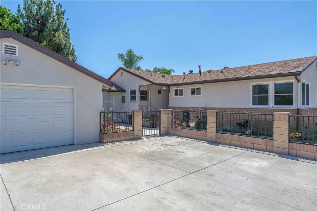 Artesia, CA 90701,17916 Gridley RD