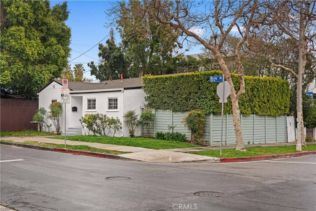 Los Angeles, CA 90046,7116 Waring AVE