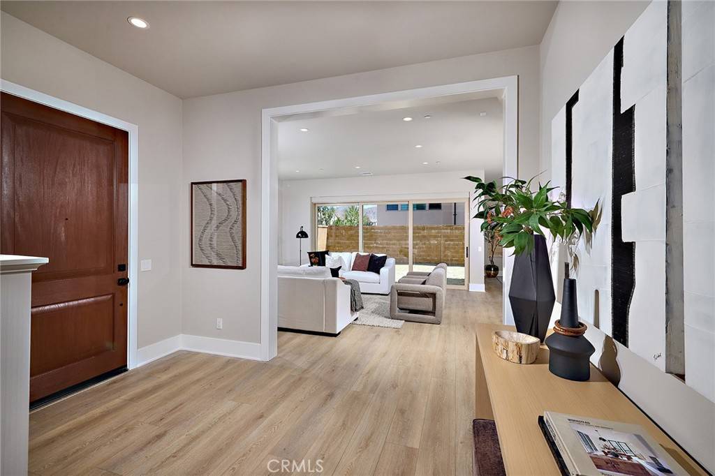 Irvine, CA 92618,118 Oakstone