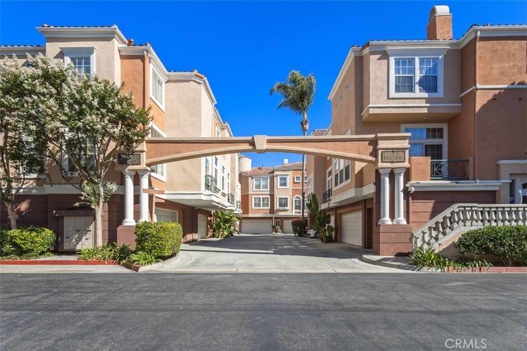 Irvine, CA 92606,10 Bettoni Aisle