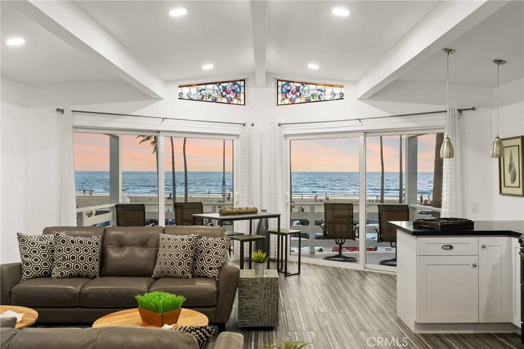 Newport Beach, CA 92663,2212 W Oceanfront