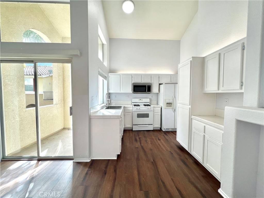 Irvine, CA 92618,1307 Elmhurst