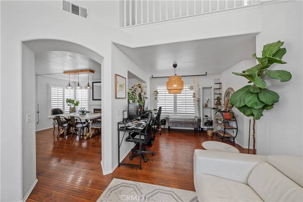 Corona, CA 92881,815 Autumn LN