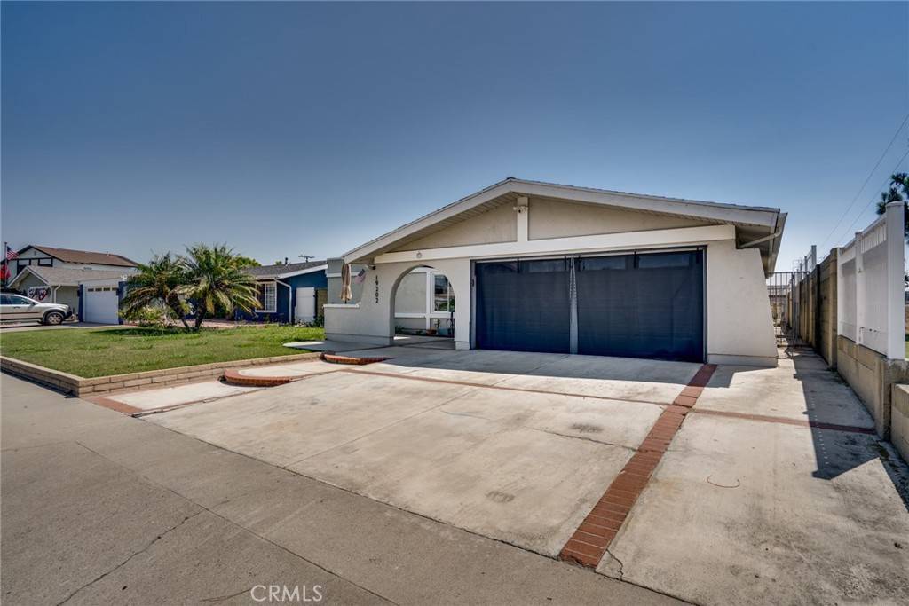 Huntington Beach, CA 92646,19202 Hickory LN