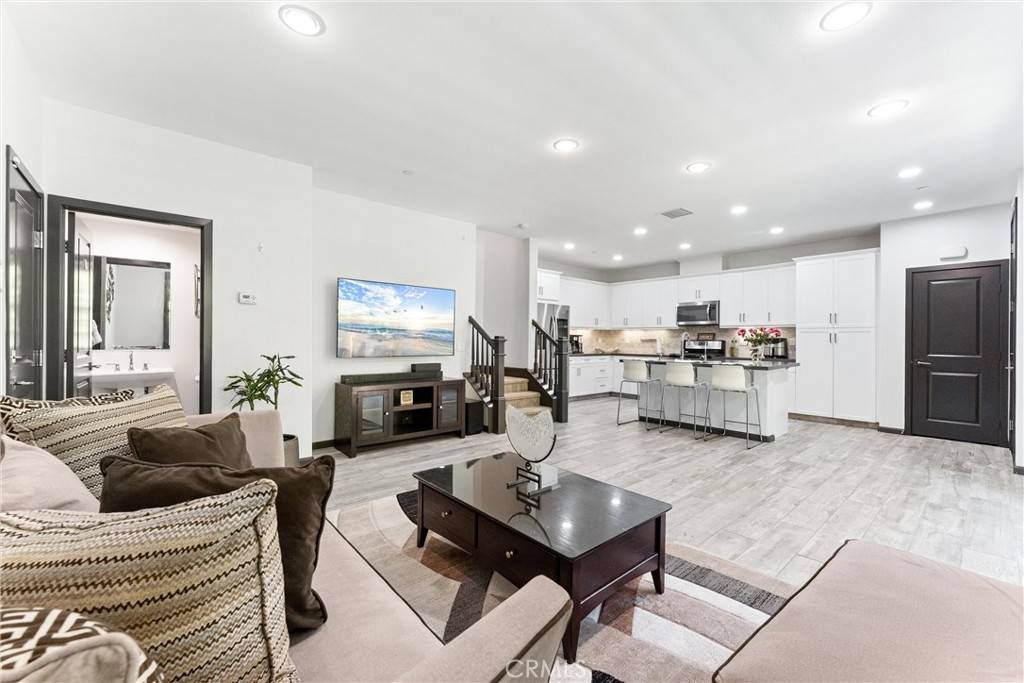 Lake Forest, CA 92610,209 El Paseo