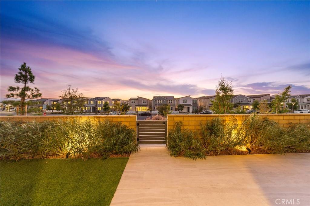 Irvine, CA 92618,270 Sora